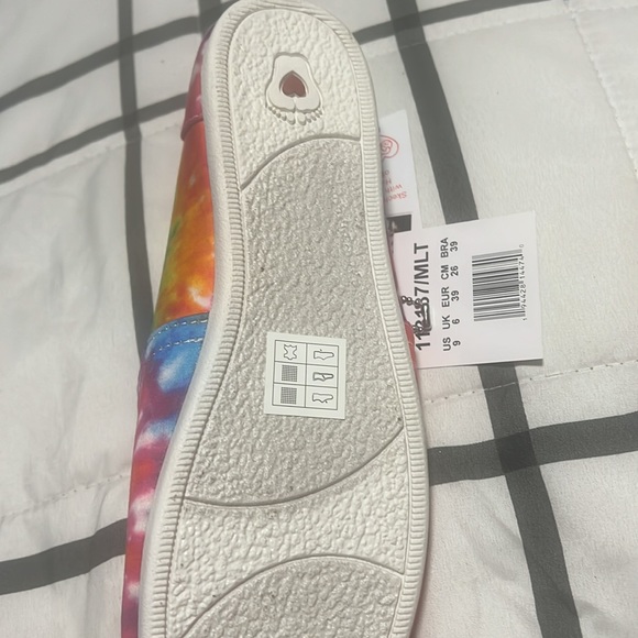 Brand new in box, never worn it tried on pair of Bobs tye dye shoe! - Picture 3 of 6
